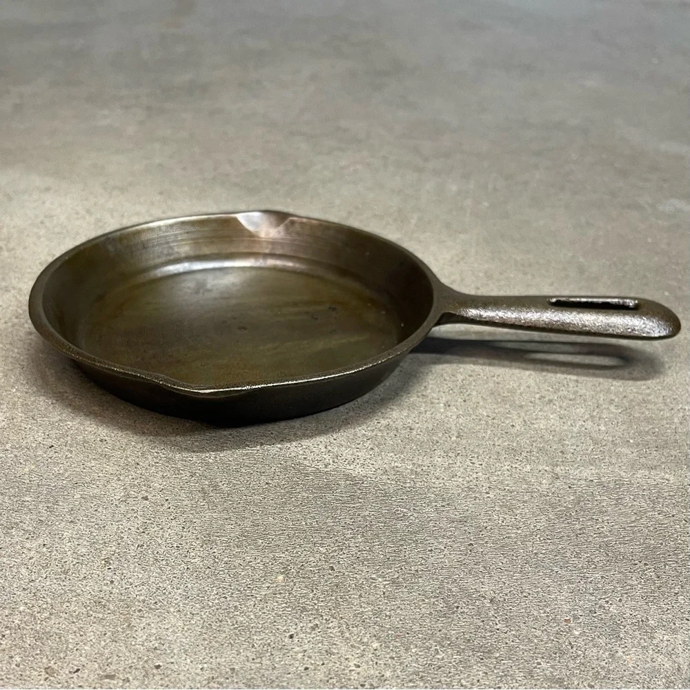 Vintage Cast Iron Skillet Pan Pouring Spouts Made In Taiwan